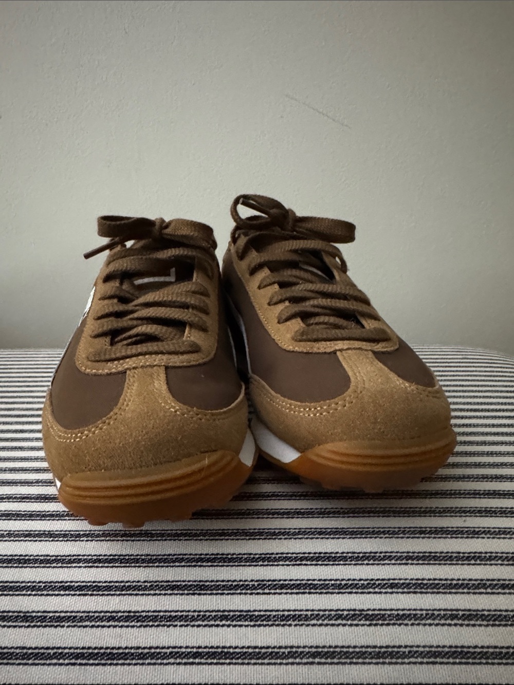 Puma Easy Rider women’s Brown & White Casual Sneakers - Picture 2 of 4